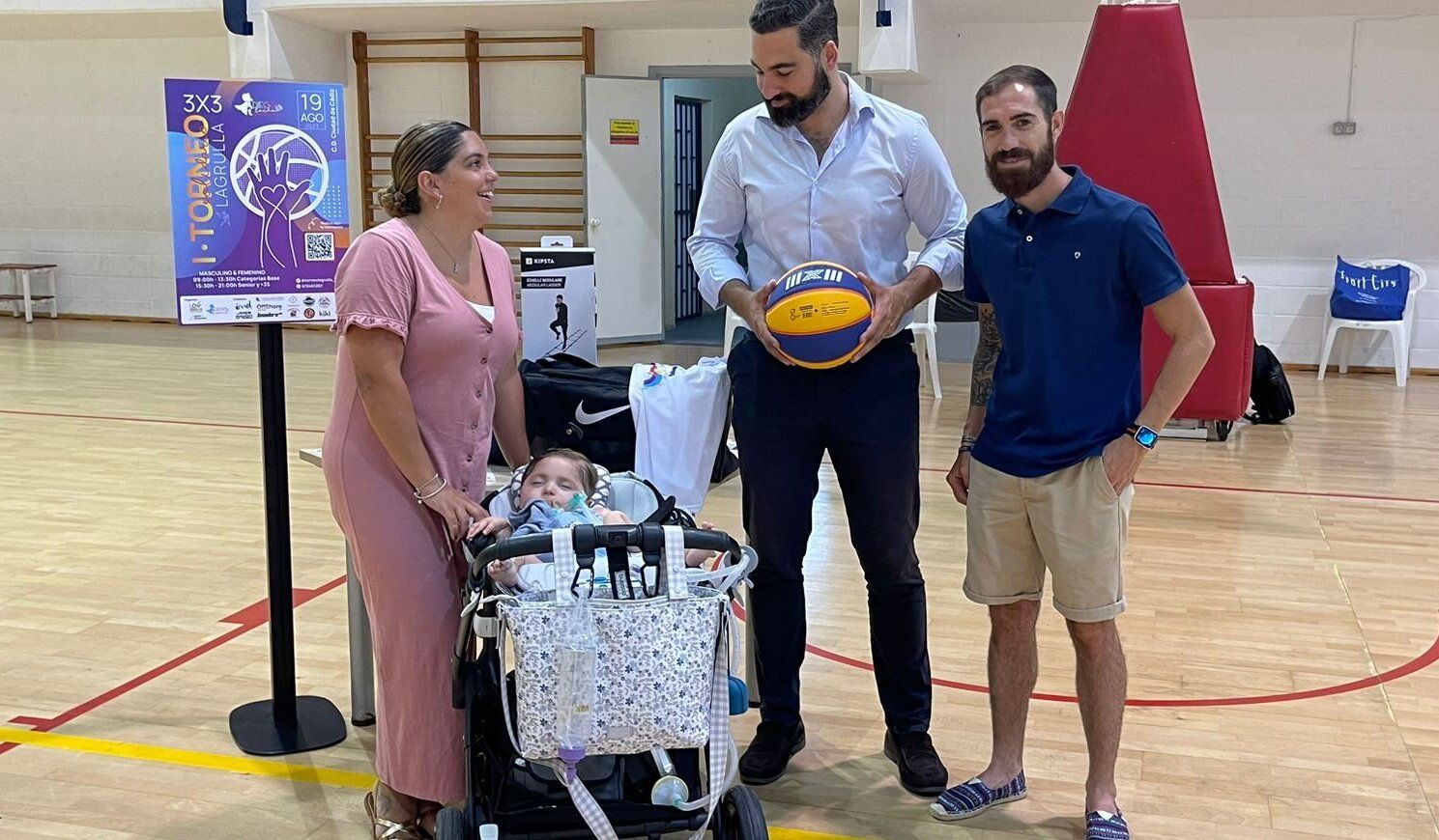 La presentación del torneo de baloncesto en favor de Diego.