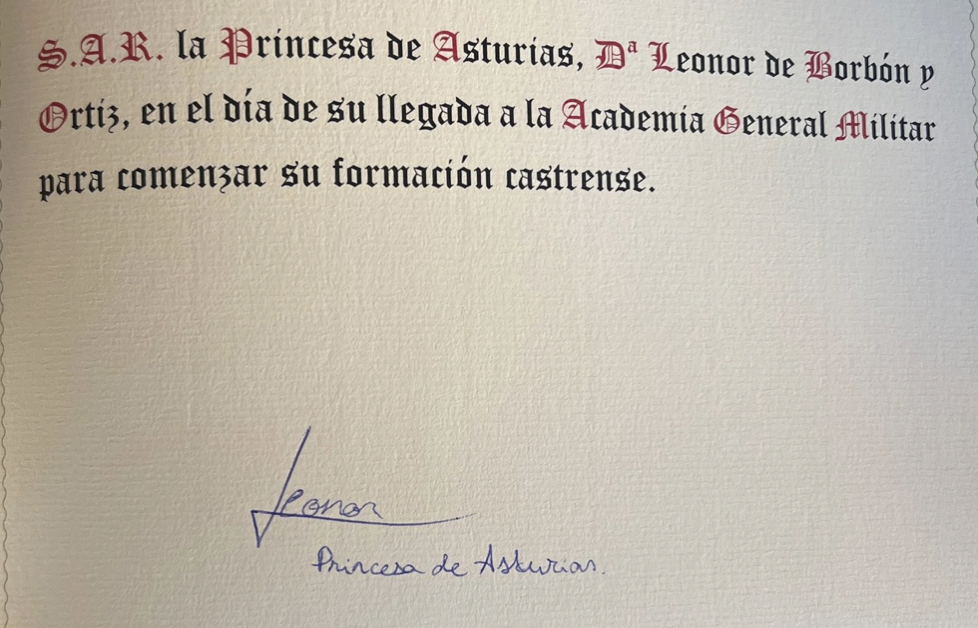 La firma de la princesa Leonor en el libro de honor de la Academia de Zaragoza. 