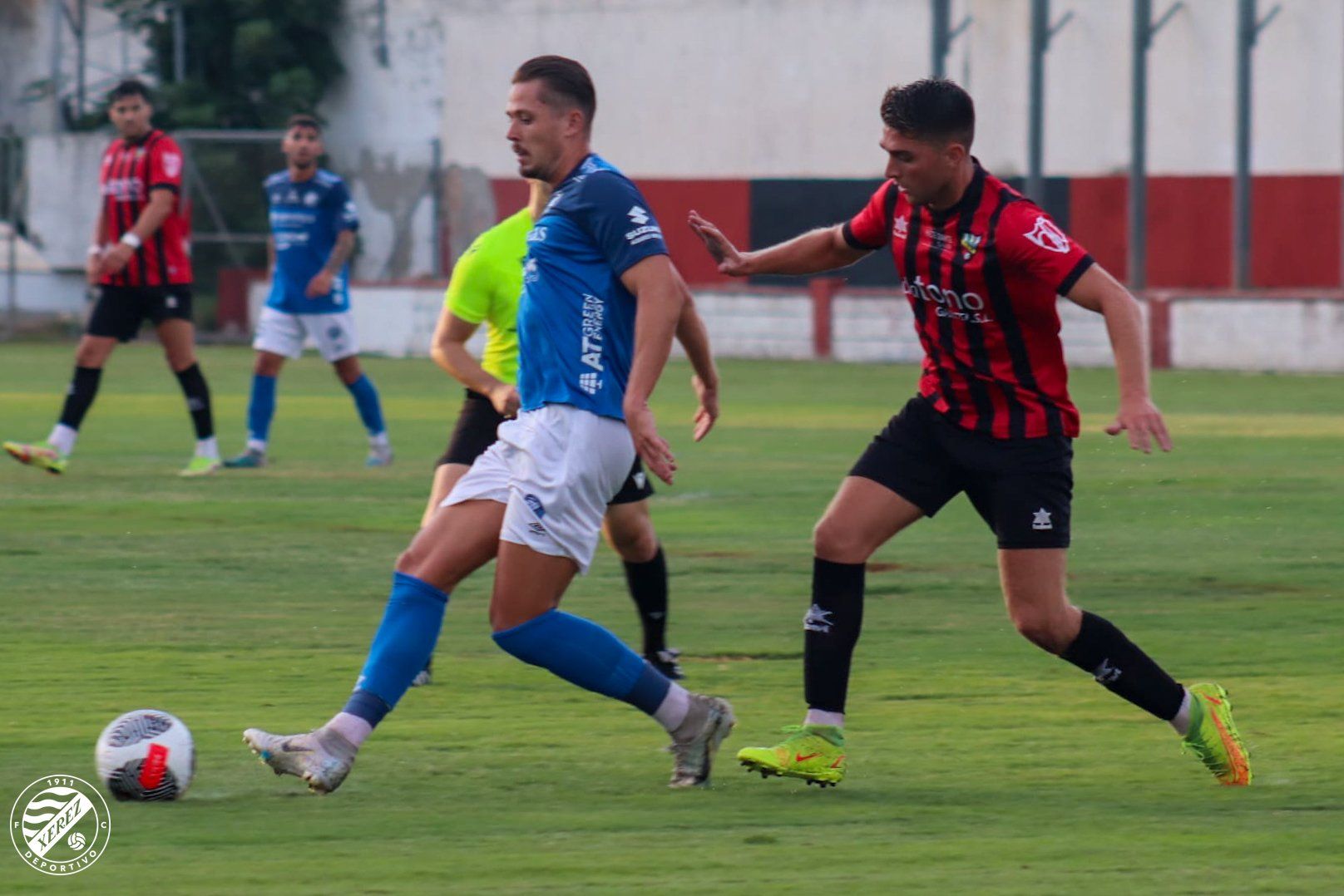 Un momento del encuentro entre el Xerez DFC y la UD Roteña.