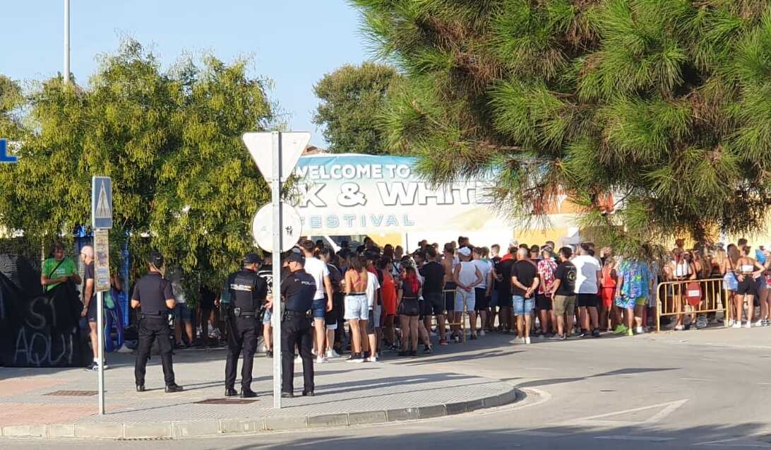 Colas para acceder al festival en Punta Candor, en una imagen facilitada por Policía Nacional.
