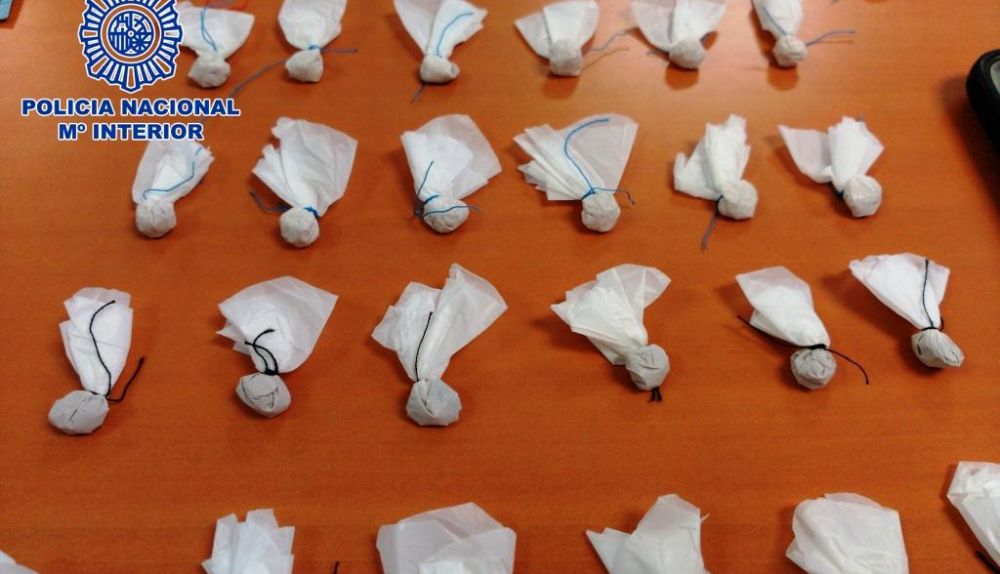 Dosis de rebujito incautadas por la Policía.