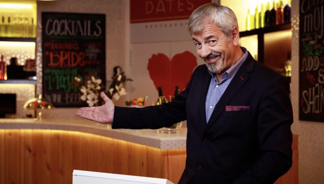 Carlos Sobera en una foto promocional de 'First Dates'.