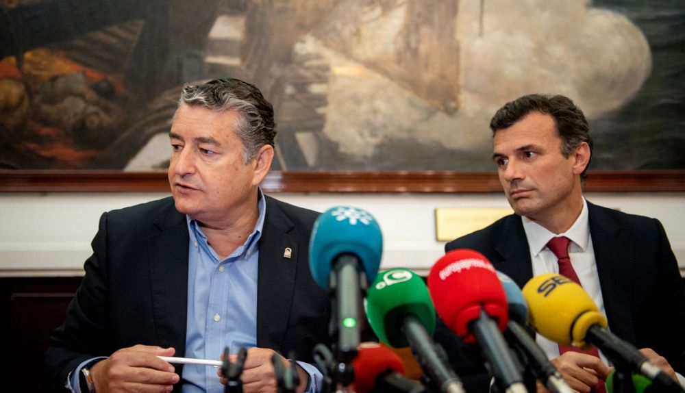 ANTONIO SANZ BRUNO GARCIA VISITA AYUNTAMIENTO CADIZ 32