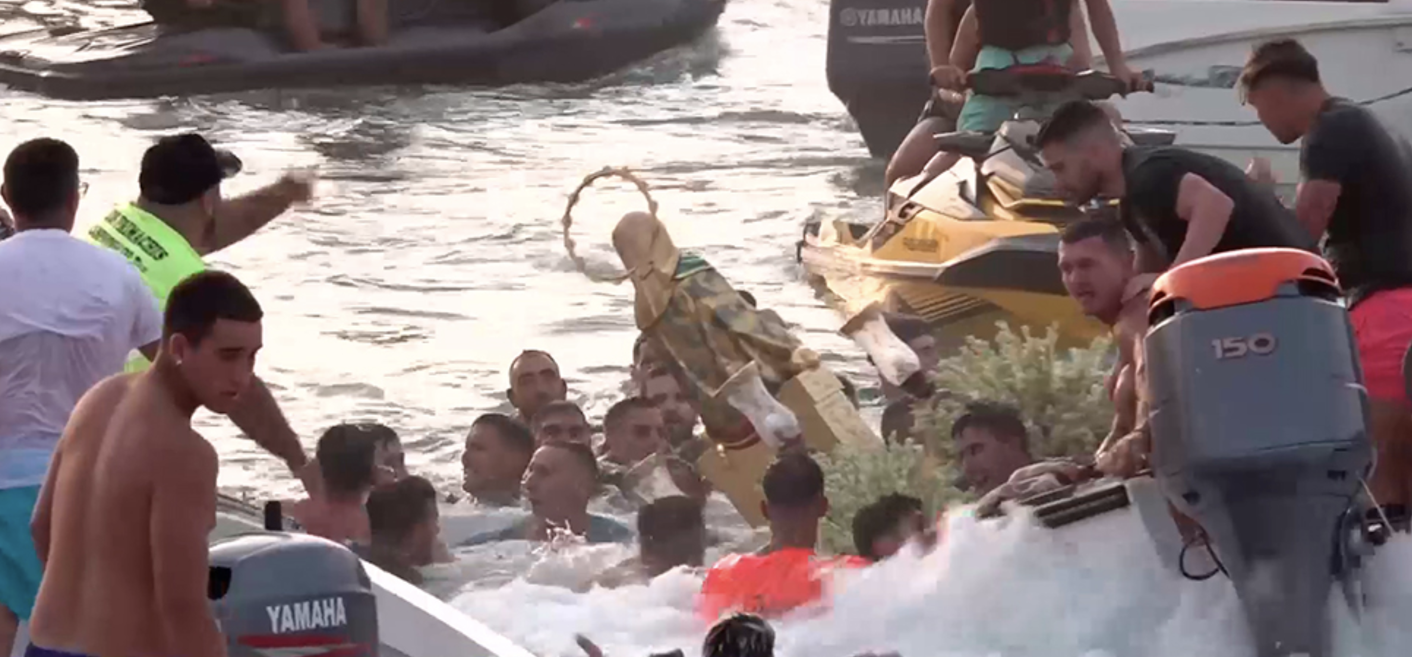 Un momento del suceso en Isla Cristina, en una imagen de Canal Sur.