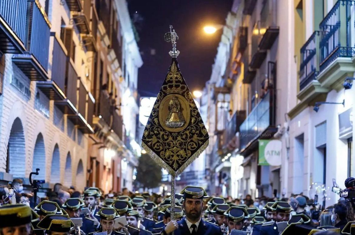 La agrupación Virgen de los Reyes durante la Semana Santa. 