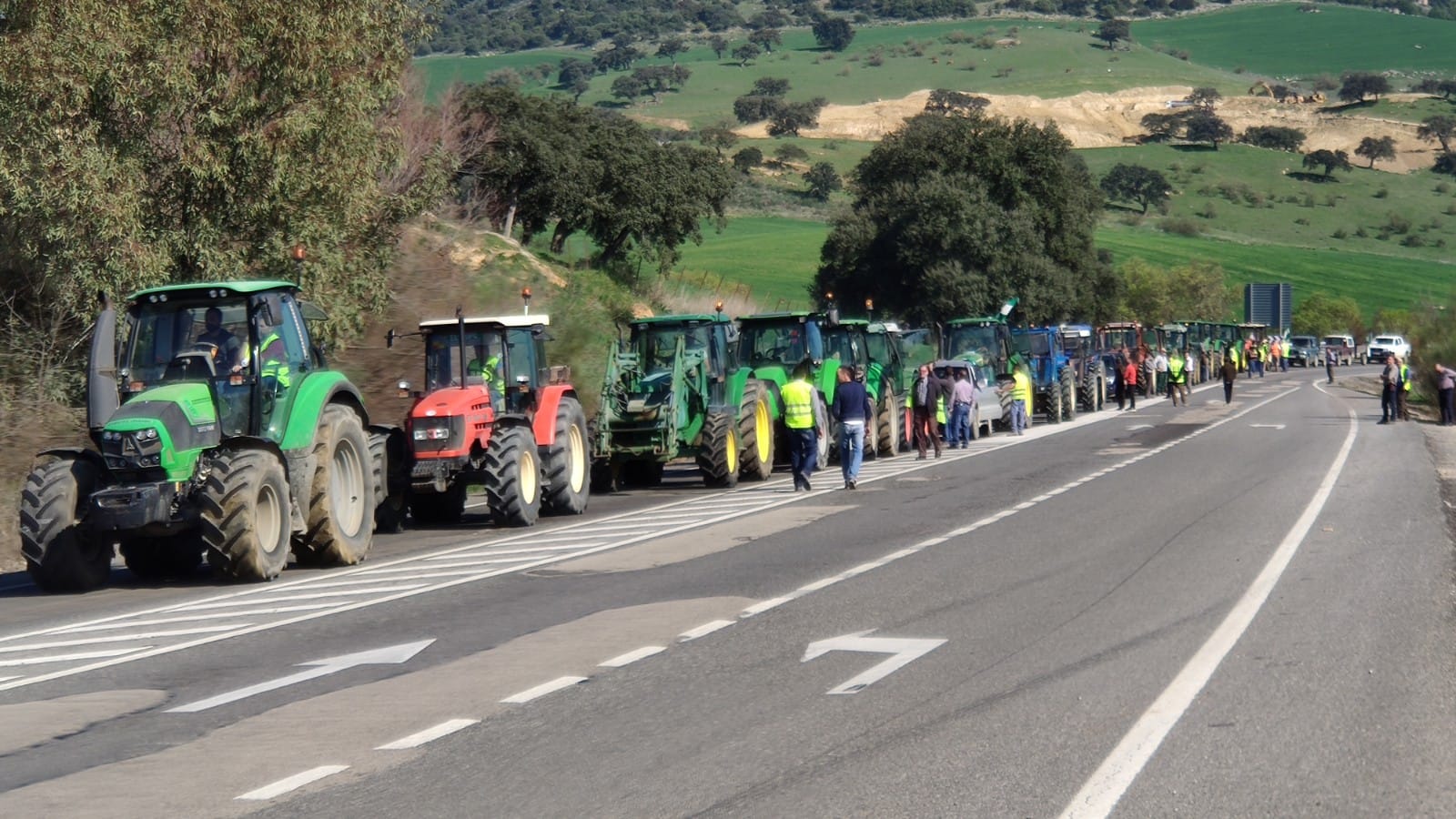 Una tractorada este viernes a la altura de El Gastor. FOTO: Ayto. El Gastor