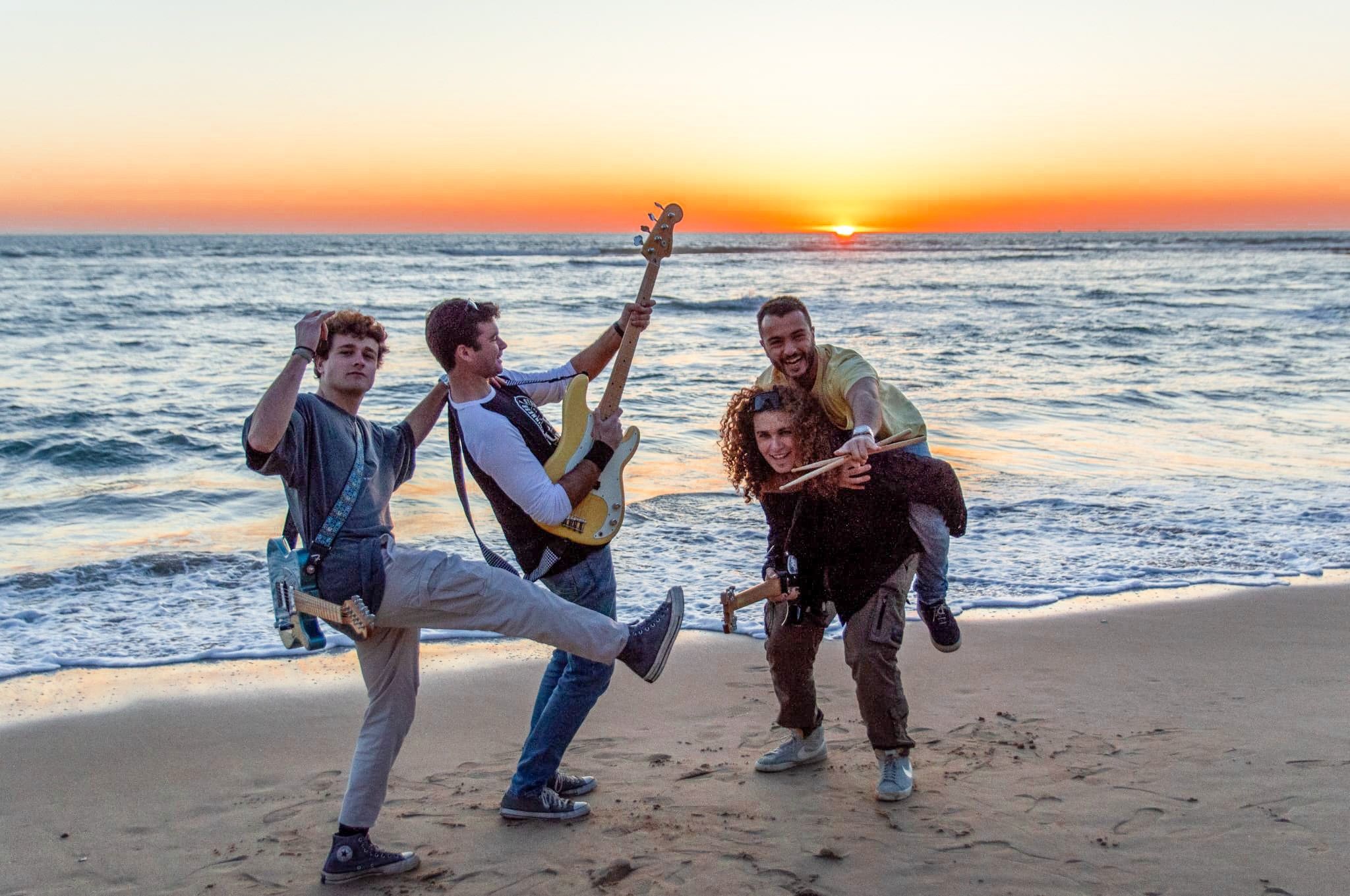 4cuerdos, la banda de jóvenes portuenses que tocará en el patio de la Casa de los Toruños. 4cuerdos, la banda de jóvenes portuenses que tocará en el patio de la Casa de los Toruños.