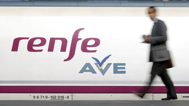 Un tren AVE en Andalucía, aunque no llegará a Cádiz.