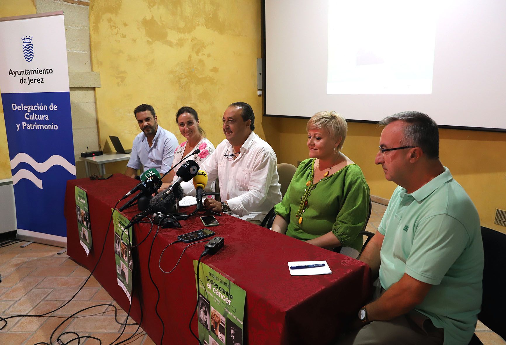 Presentación del concierto con el delegado y las entidades organizadoras.  