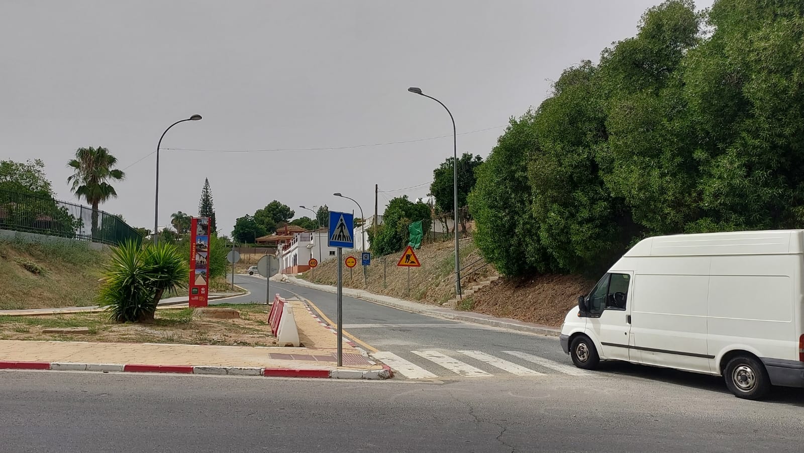 Zona por la que irá el carril en Tomares.