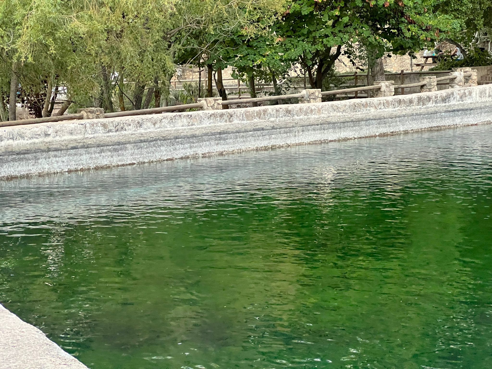 Una de las charcas ha descendido dos metros, mientras que la otra ya está totalmente seca.