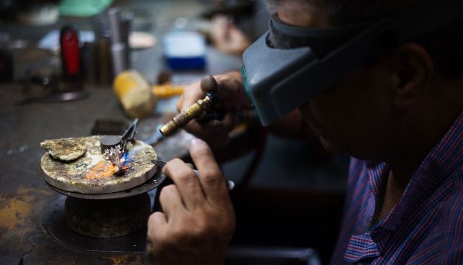 El minucioso trabajo del orfebre.