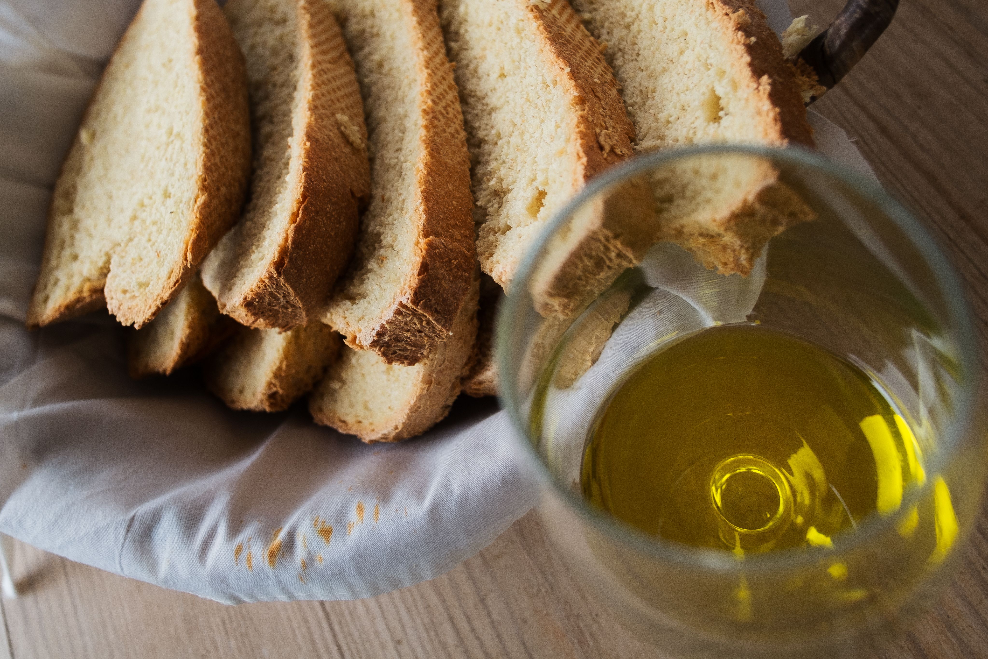 Aceite de oliva, para acompañar un buen desayuno en Andalucía.