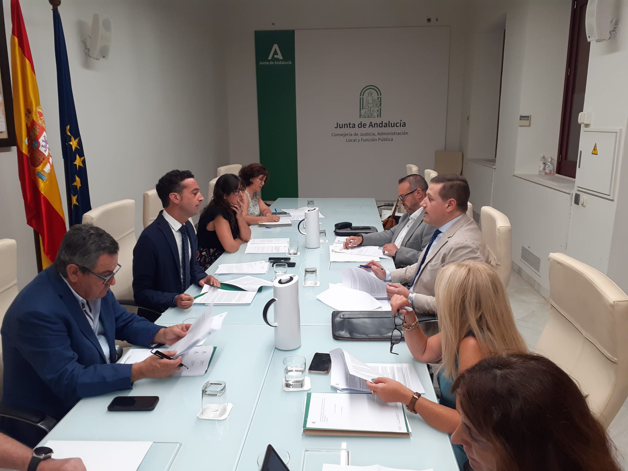 El 91,6% de las solicitudes de asistencia jurídica gratuita en la provincia son aprobadas. En la imagen, la comisión mixta Consejería y colegios de abogados y procuradores. 