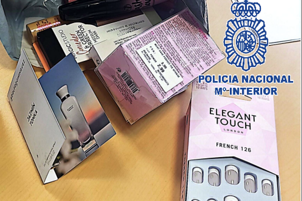 Algunos de los objetos incautados a los presuntos ladrones. 