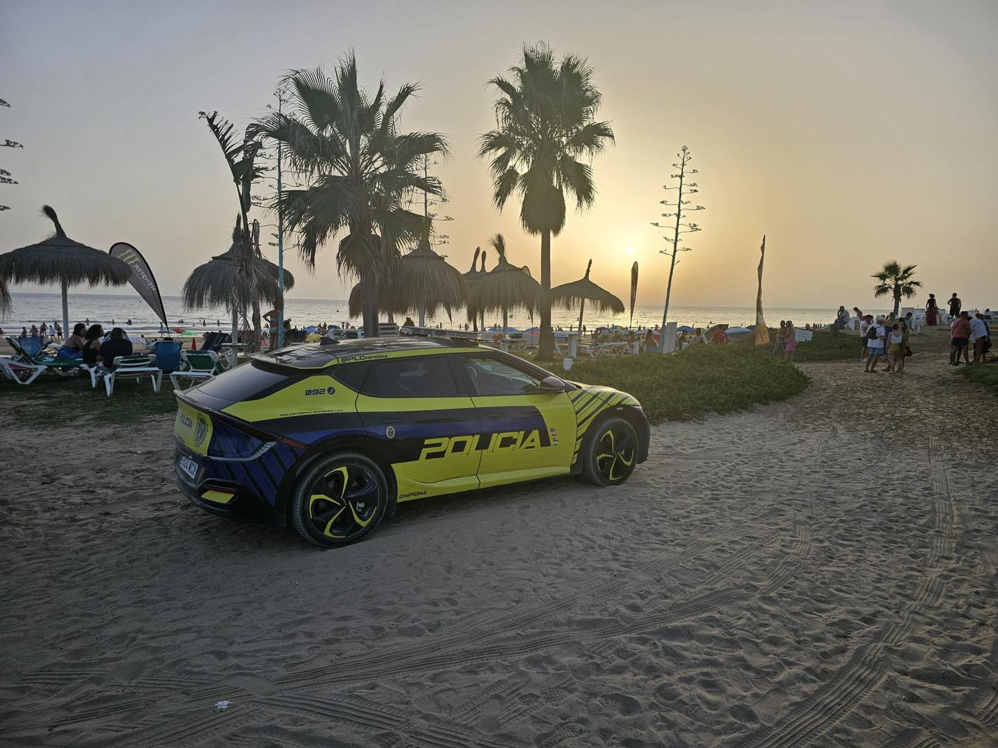 La Policía Local de Chipiona lleva de vuelta a casa a Loli, una vecina perdida.