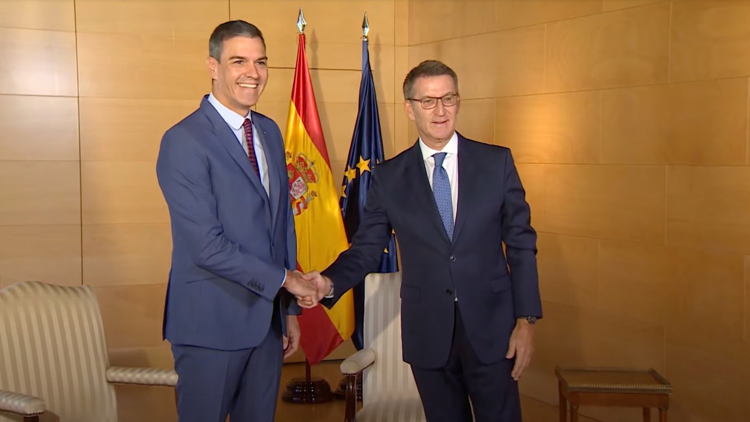 Política. Pedro Sánchez y Núñez Feijóo, antes de una reunión en el Congreso.