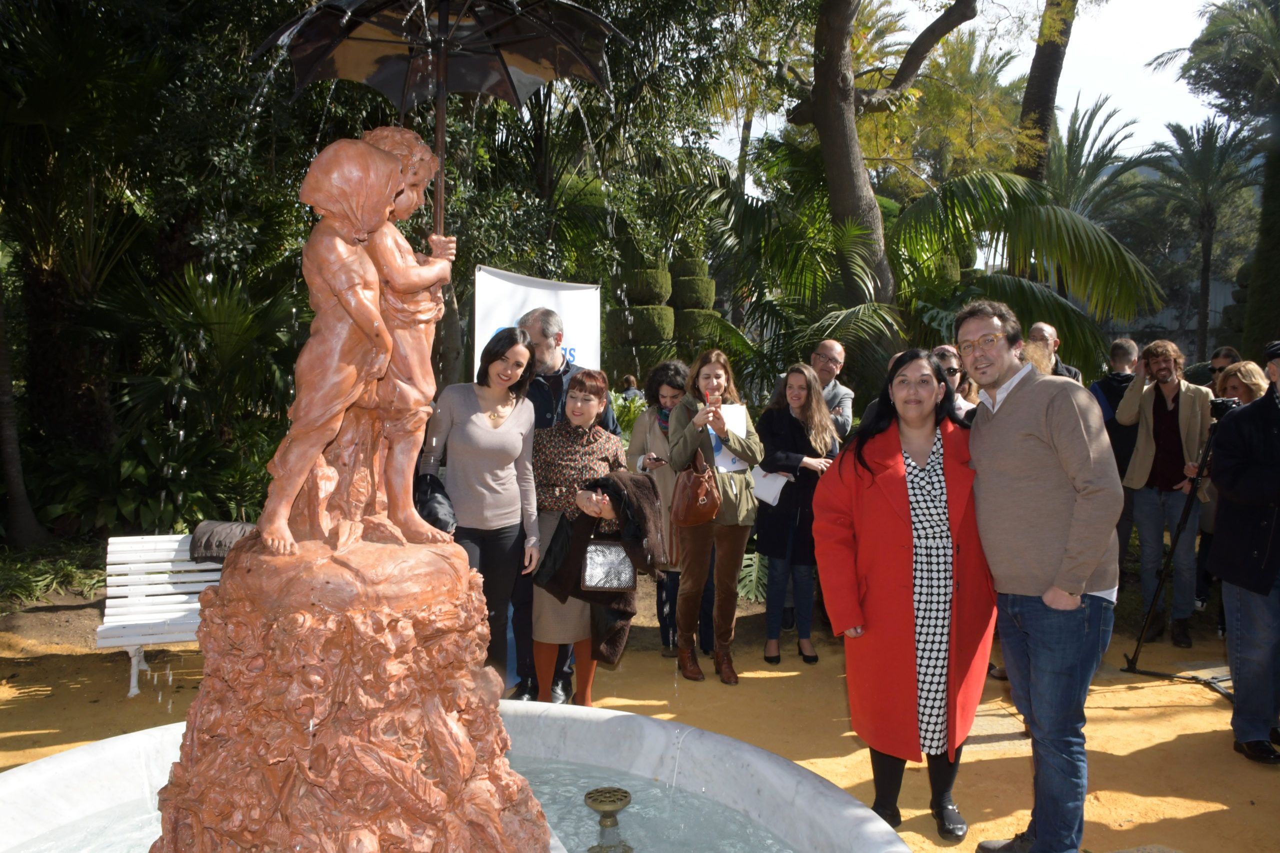 Inauguración de la nueva fuente con la réplica de la escultura.