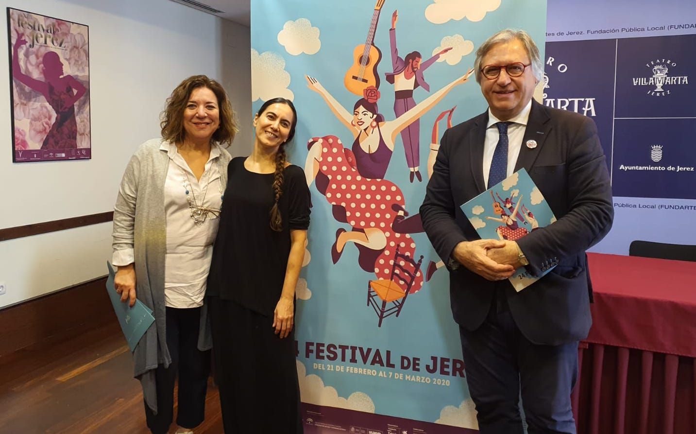 Benavente y Camas jalonan a Carrasco, tras la rueda de prensa.