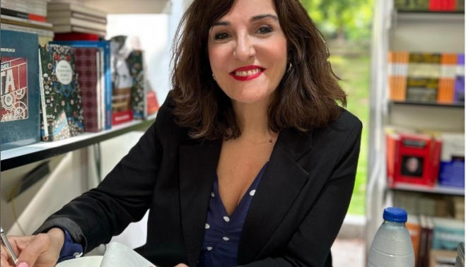 Elvira Lindo, la escritora gaditana en una firma de libros. INSTAGRAM