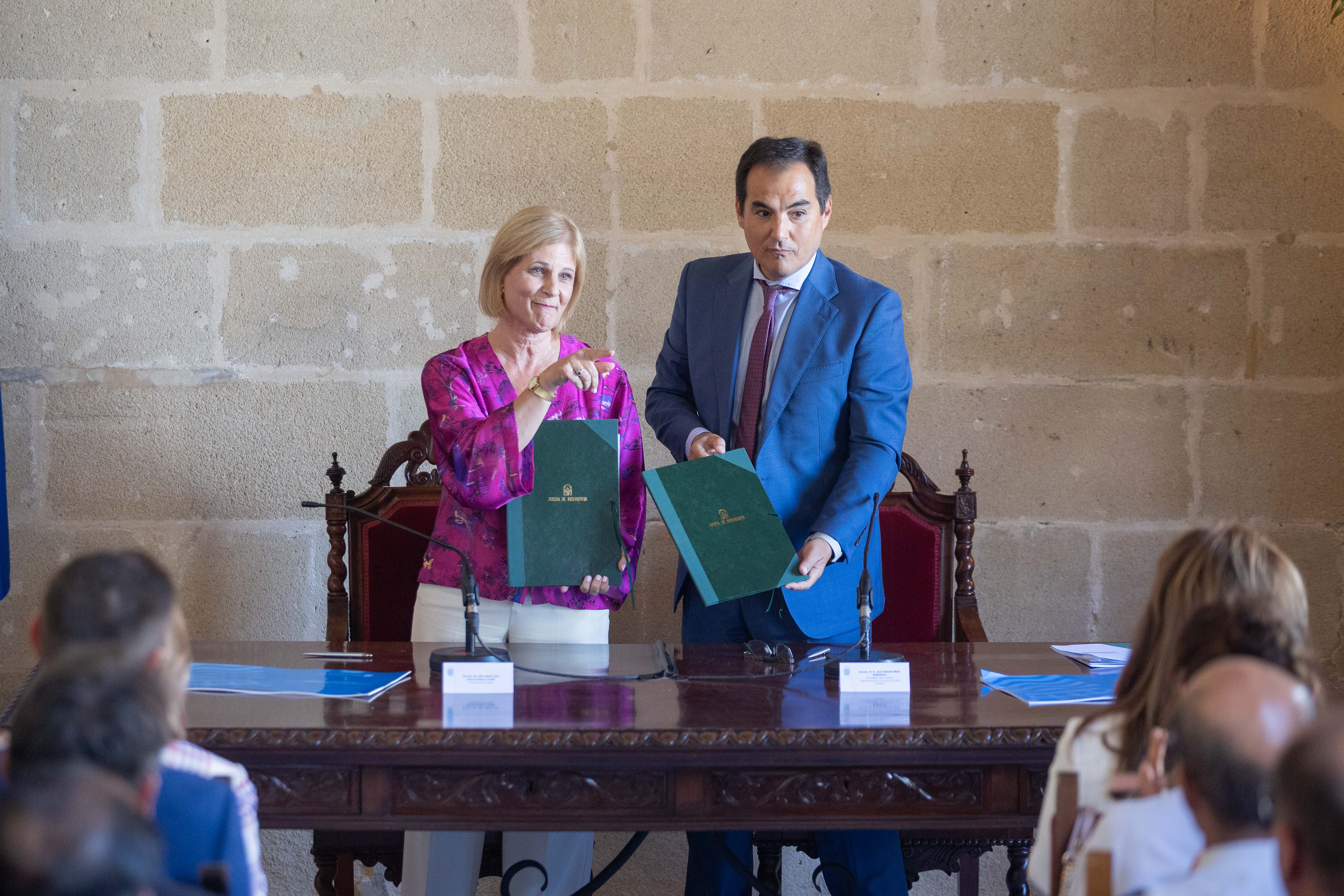 Pelayo y Nieto firman el protocolo para la futura Ciudad de la Justicia de Jerez.
