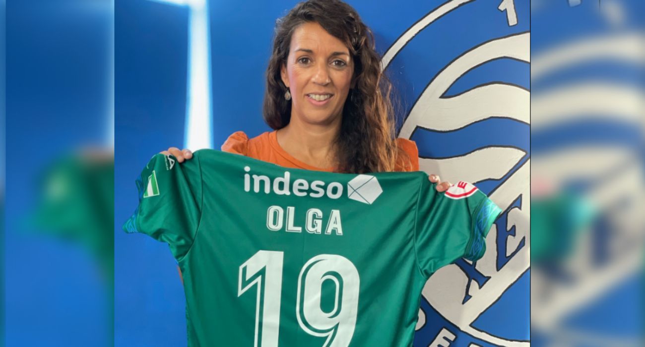 La camiseta del Xerez Deportivo FC que recibirá Olga Carmona.