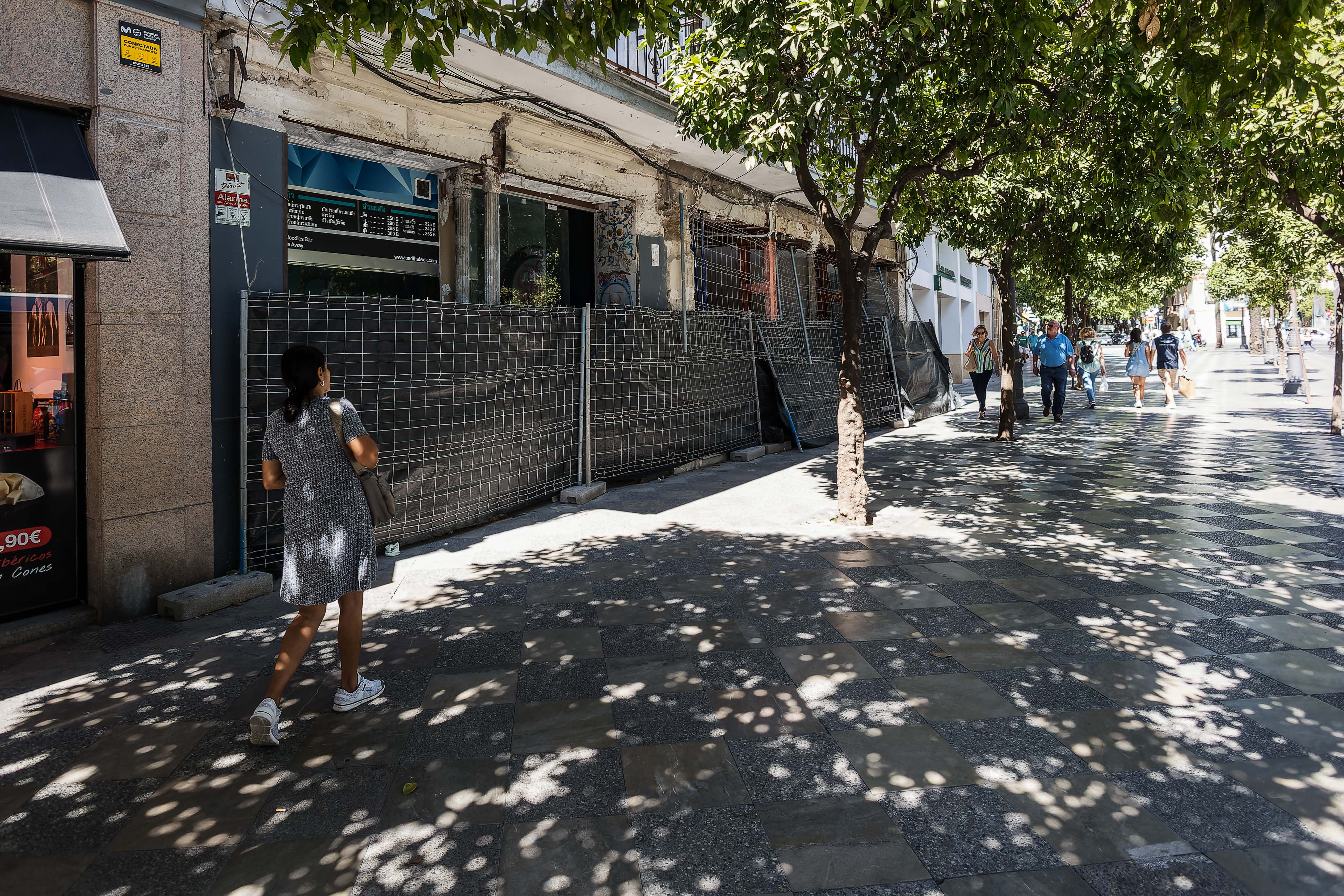 Espacio en obras en los bajos del edificio donde se instalará un negocio hostelero. 