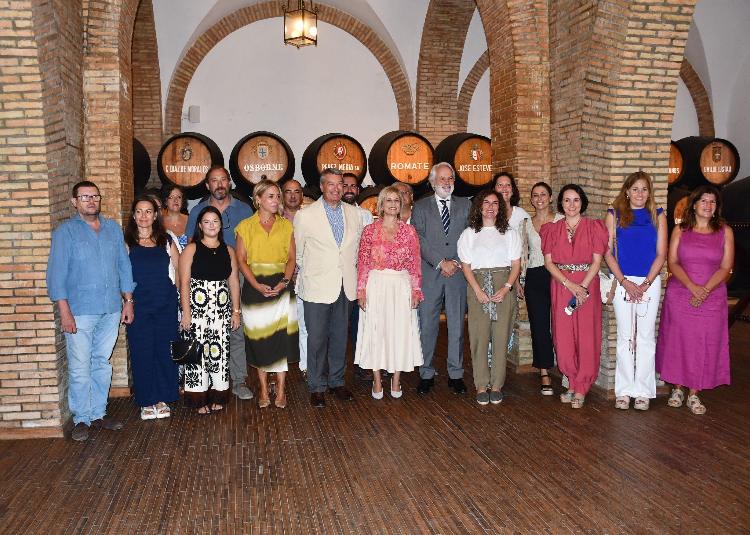 Foto de grupo de la presentación de la Ruta del Vino y el Brandy del Marco de Jerez, este viernes en el Consejo.