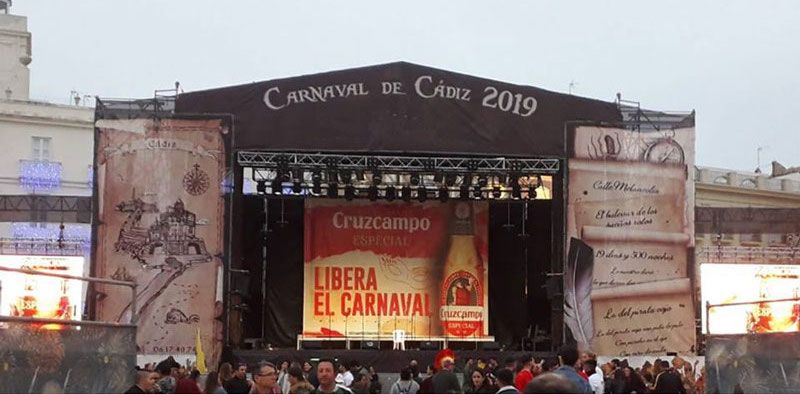 Un escenario patrocinado por Cruzcampo, durante el Carnaval de 2019.