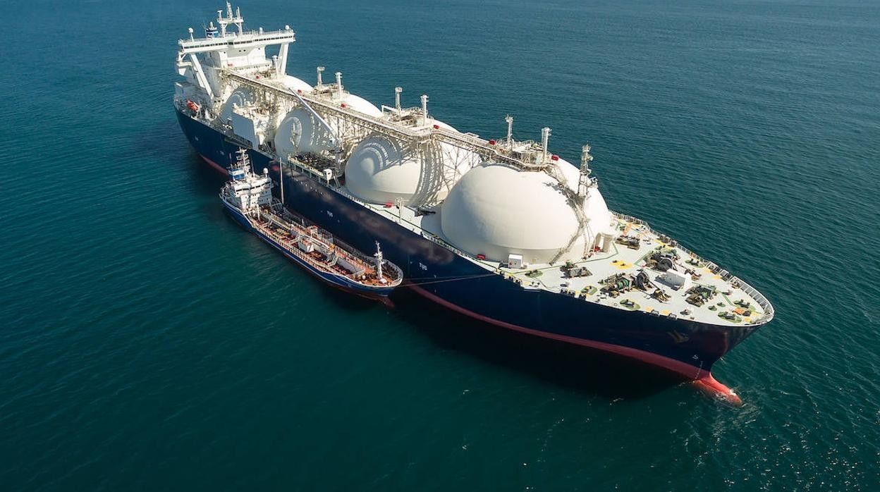 Un buque 'gasero' en mar abierto.