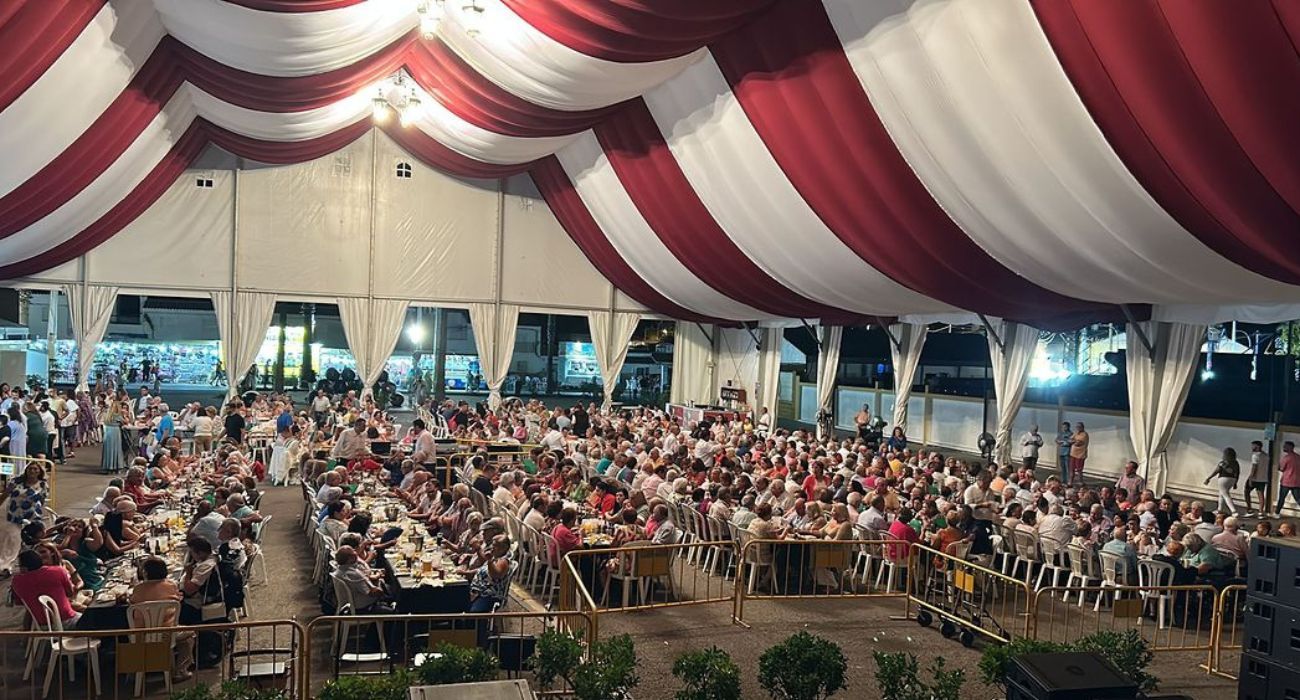 Un total de 350 personas acudieron a la cena de los mayores en la Feria de Guadalcacín.