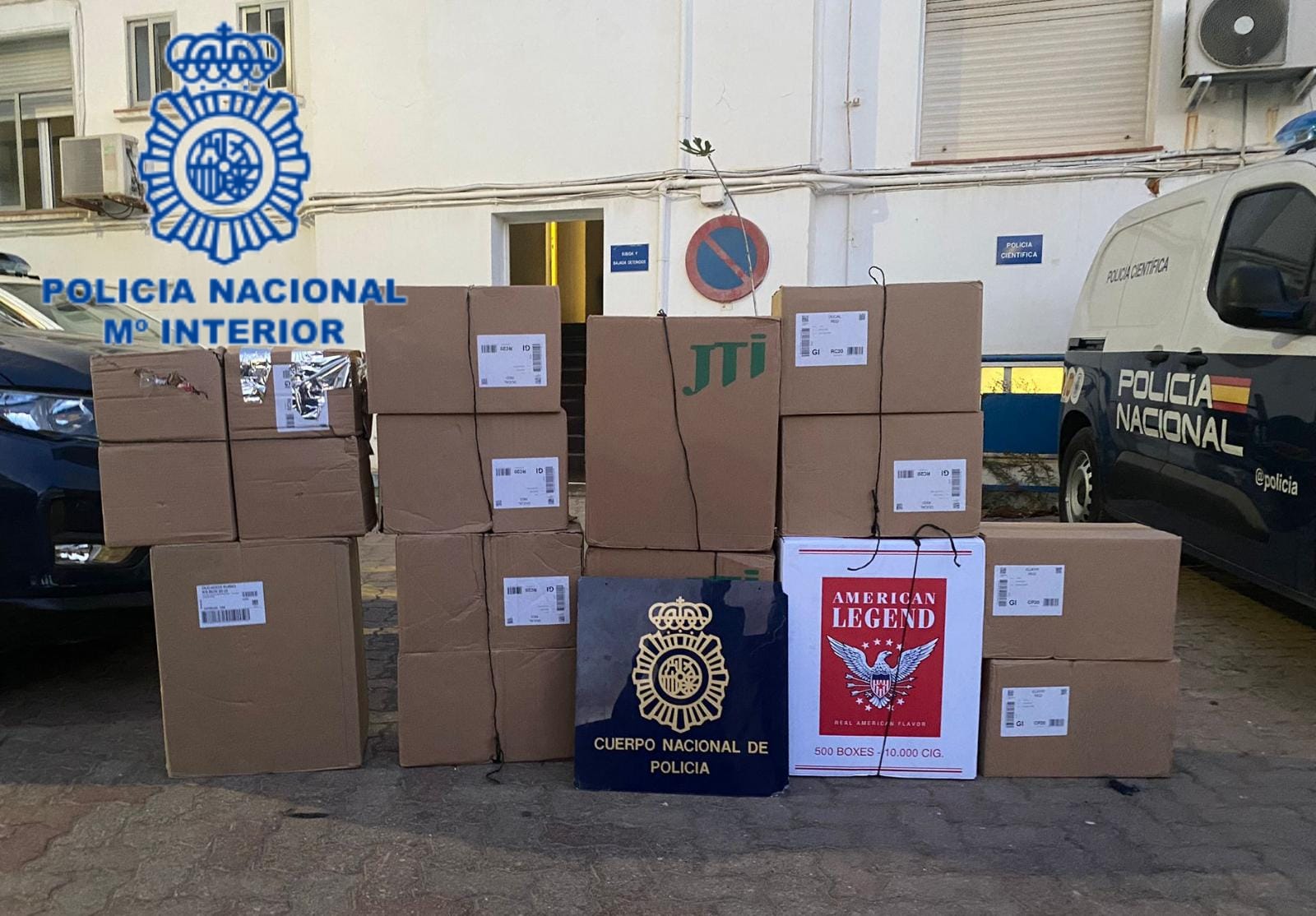 La Policía Nacional interviene 4500 cajetillas de tabaco sin los precintos fiscales correspondientes en La Línea.