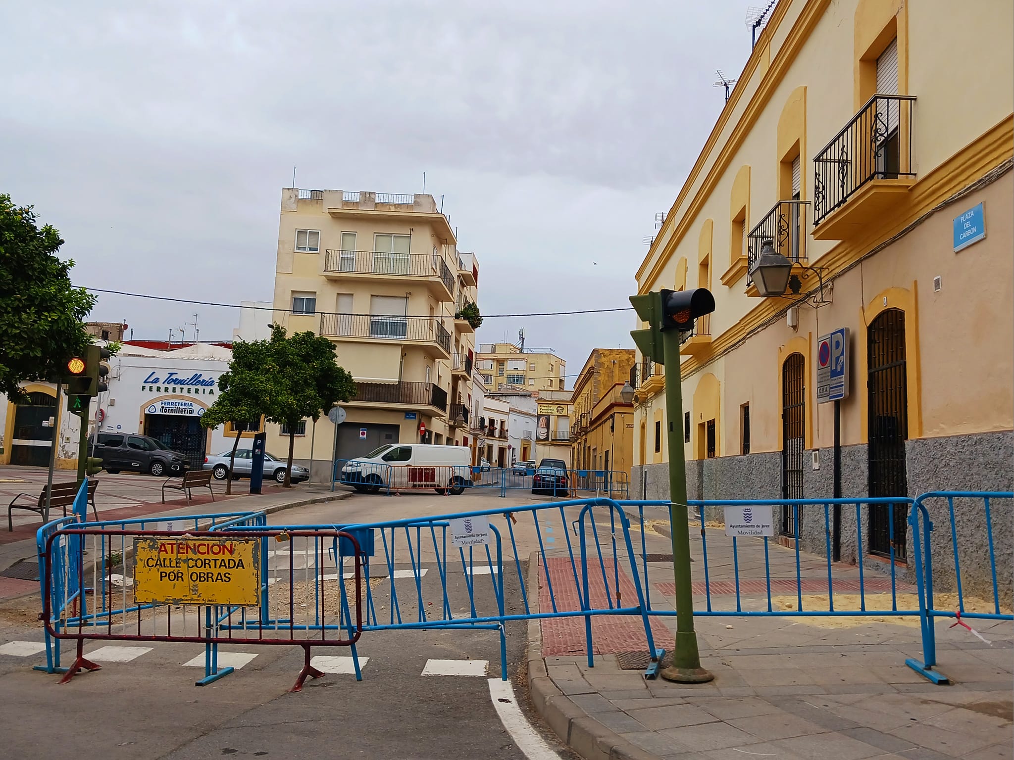 Imagen de la plaza del Carbón, cortada al tráfico desde hace diez meses, sin más explicaciones por parte del Ayuntamiento de Jerez.