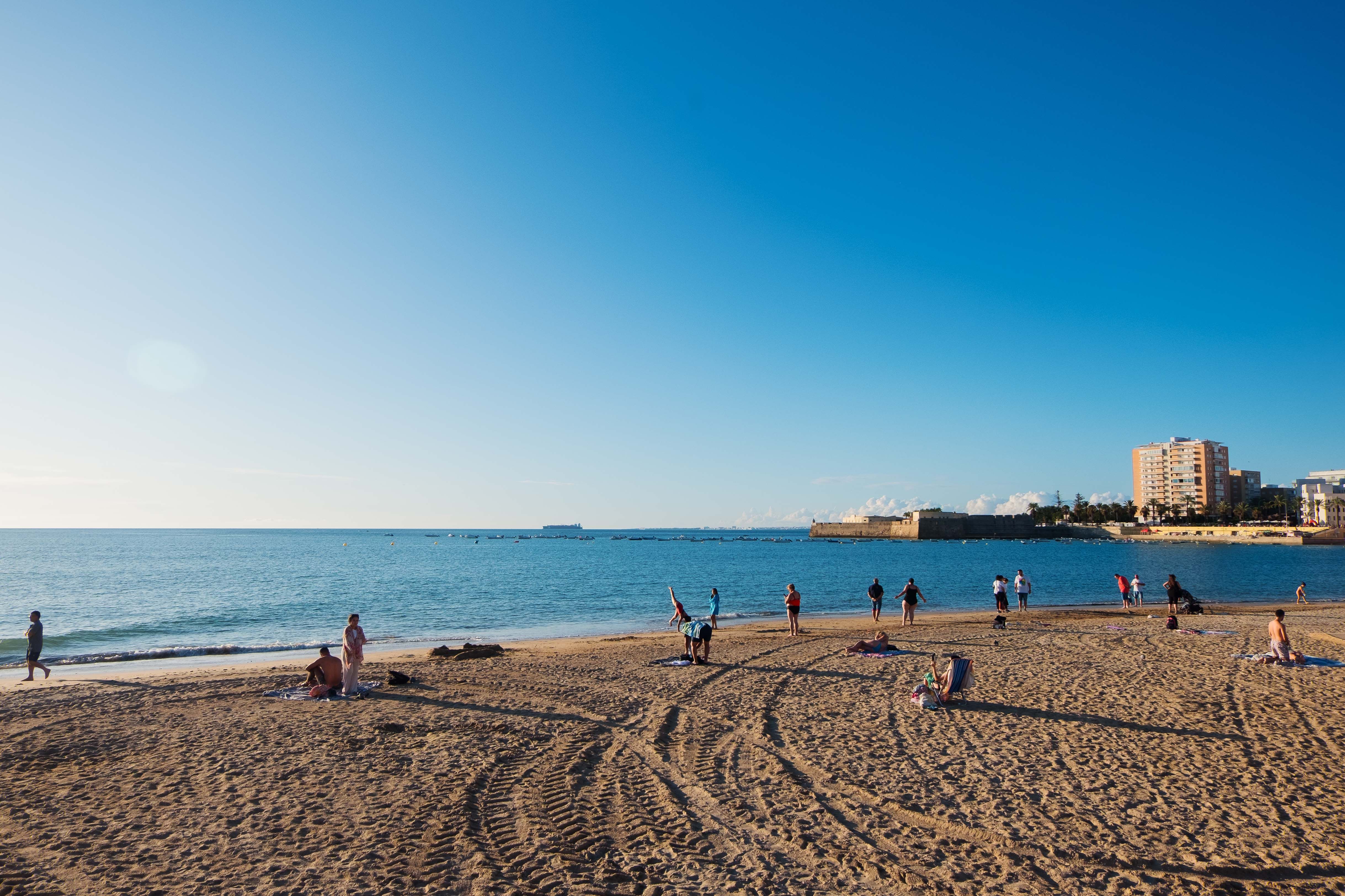 Las playas de Cádiz inician su temporada alta.