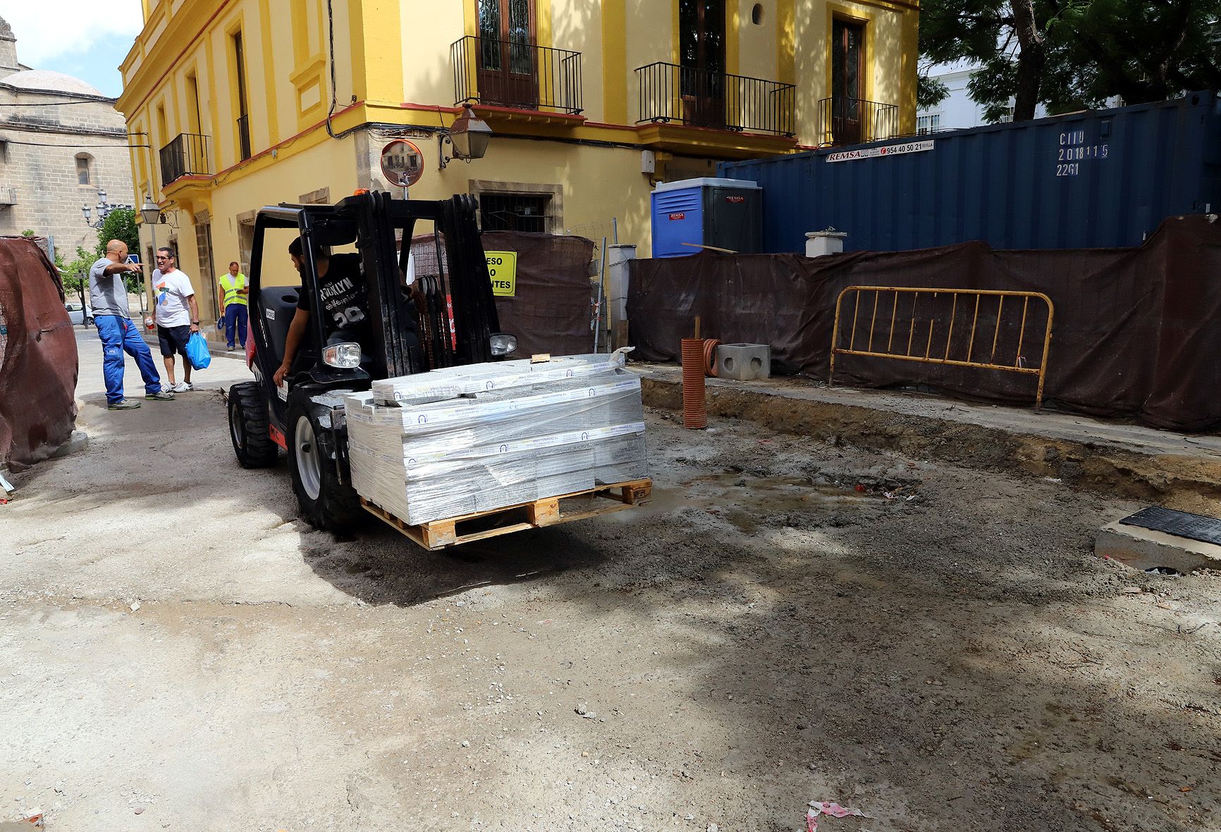 Las obras de la plaza San Juan en Jerez, este lunes.