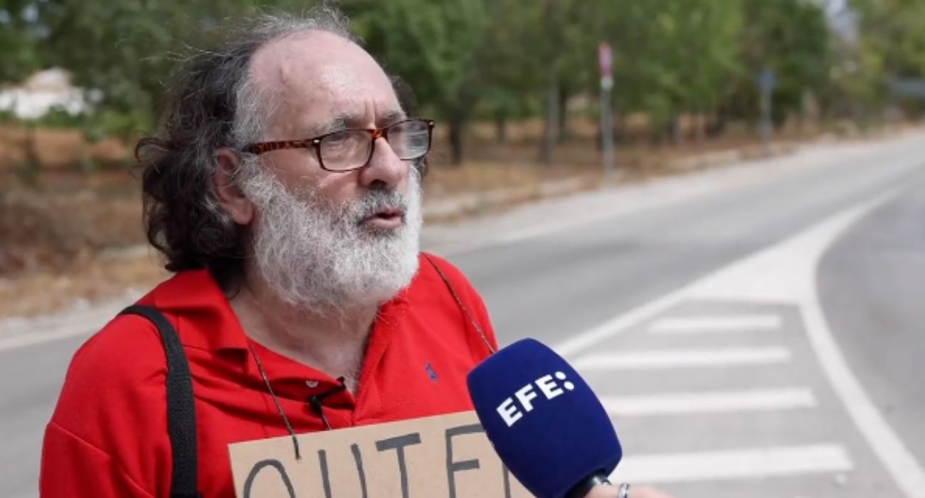 Justo Márquez, que ha pedido entrar en la cárcel voluntariamente, atendiendo a la Agencia EFE. Justo Márquez, que ha pedido entrar en la cárcel voluntariamente, atendiendo a la Agencia EFE.