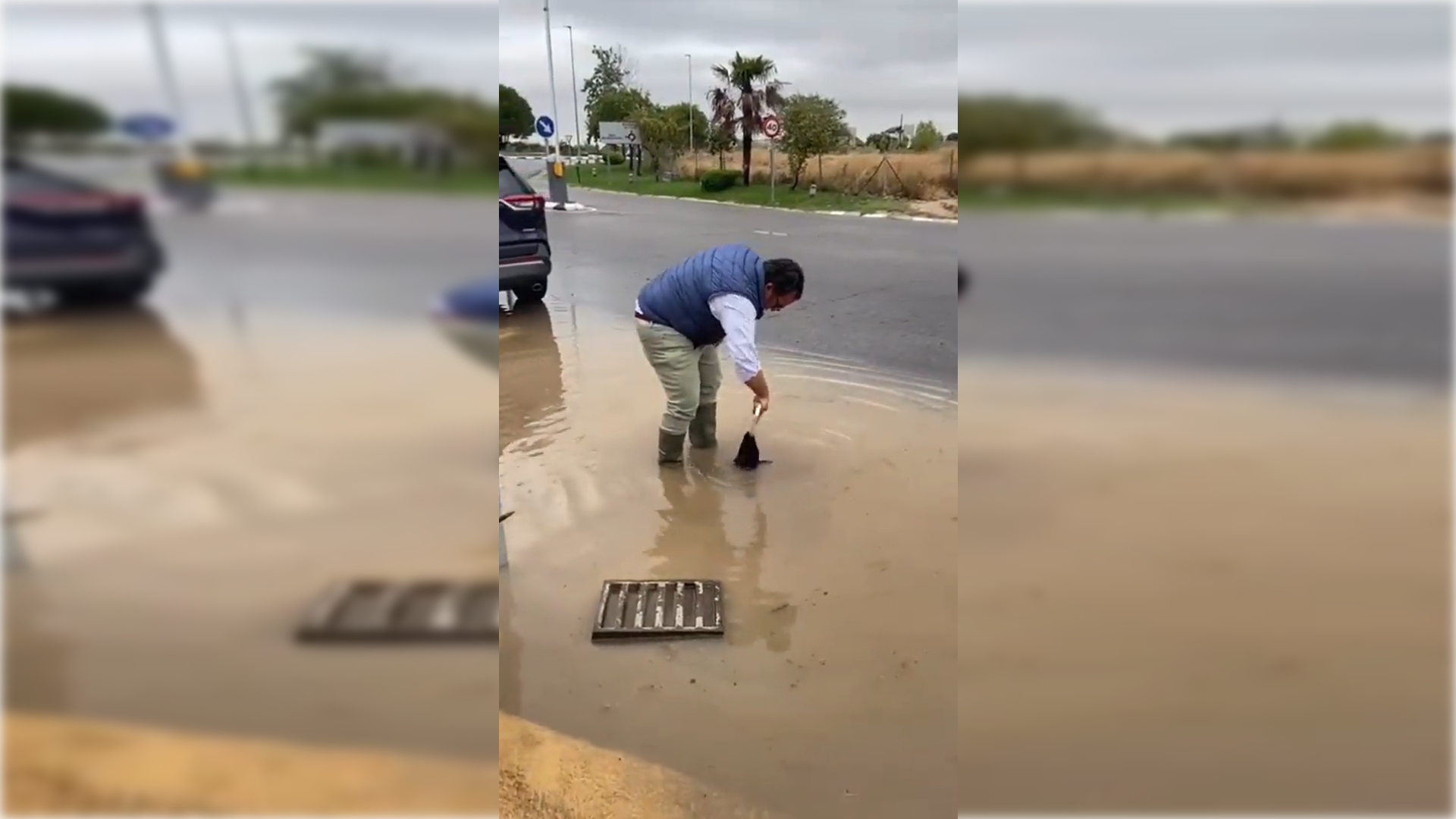 Javier Ubeda, alcalde de Boadilla del Monte, durante la DANA.