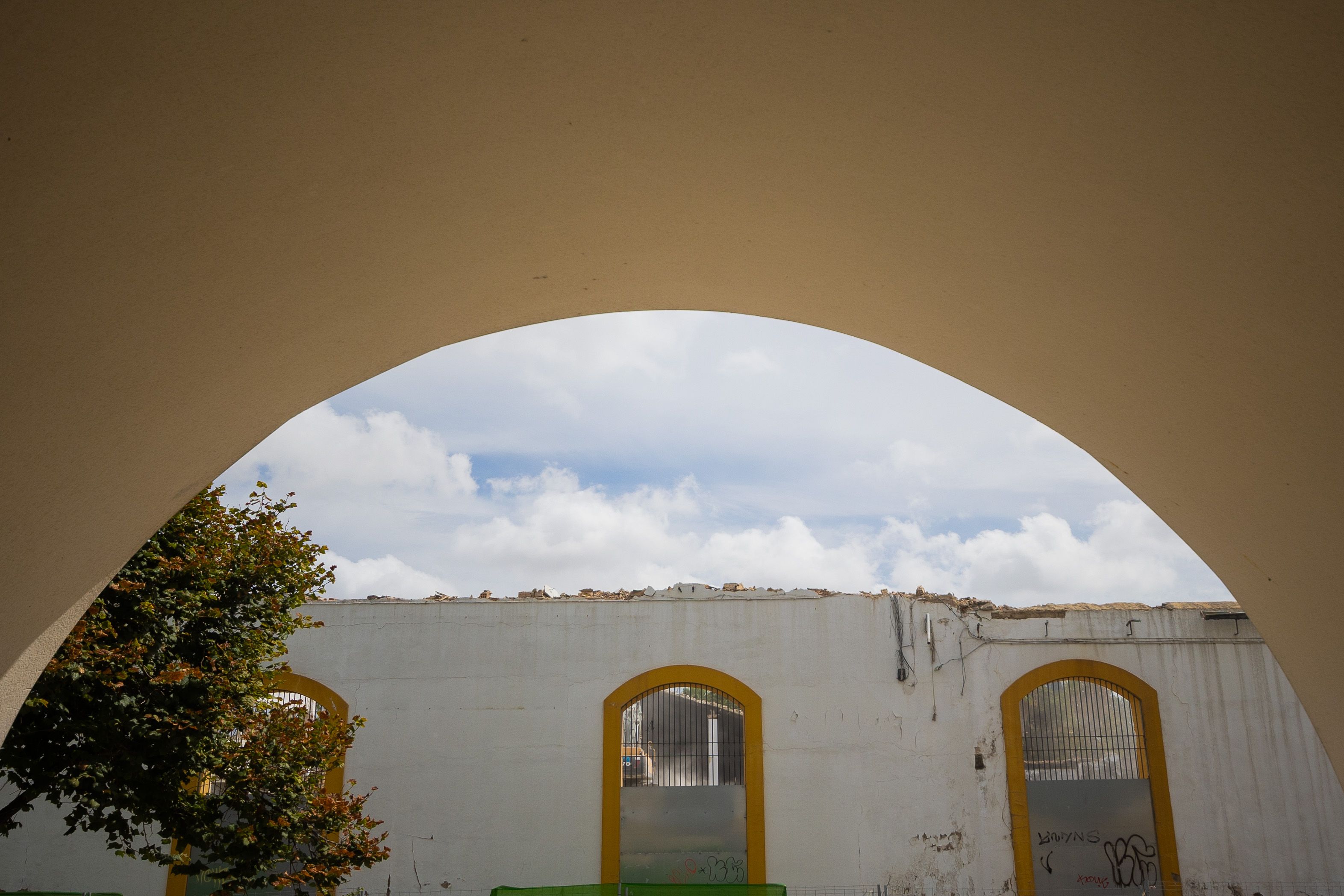 La bodega de la calle Pizarro linda con la Real Escuela y el casco de Sandeman.