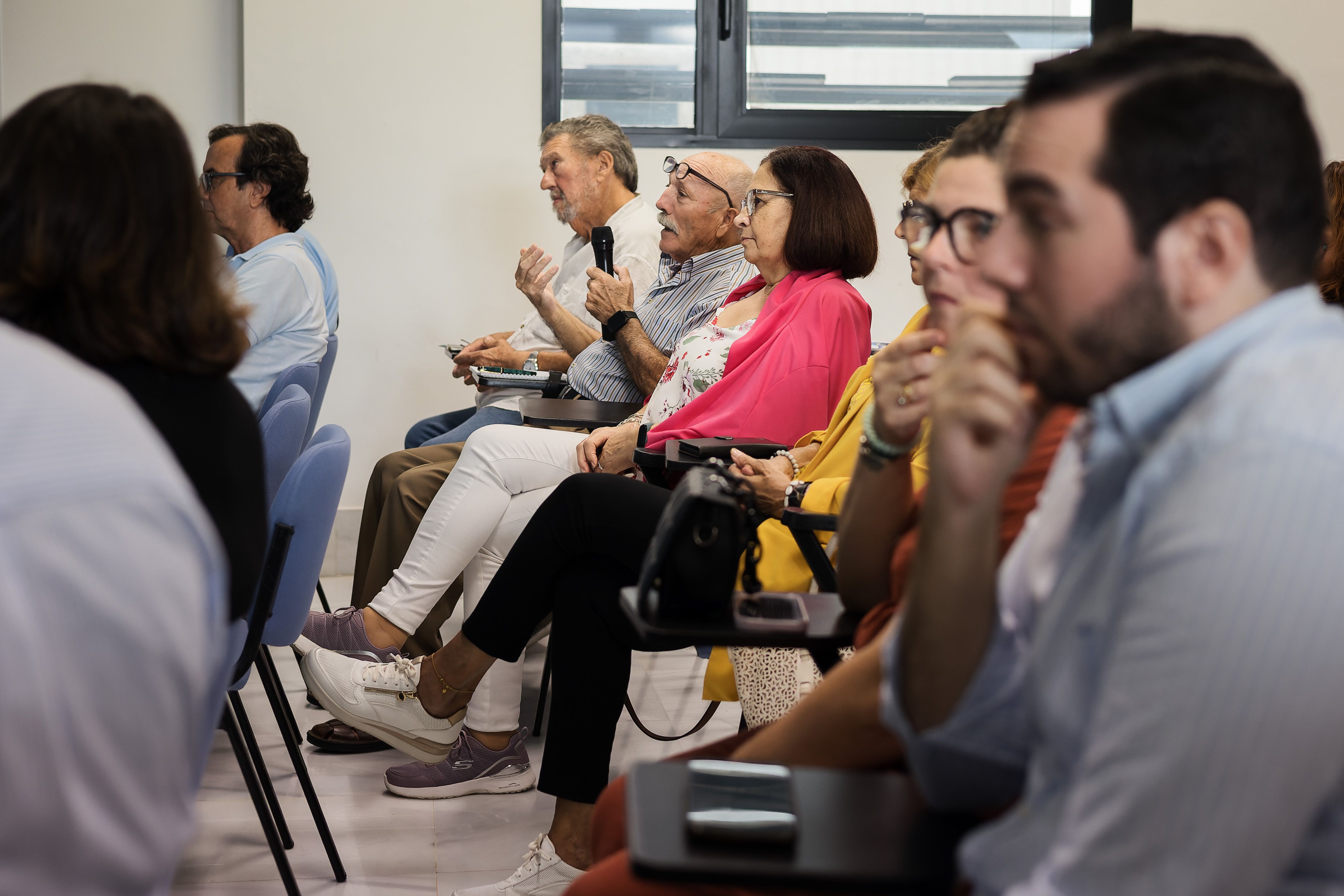 Asistentes al encuentro que pudieron aportar sus sugerencias. CANDELA NÚÑEZ