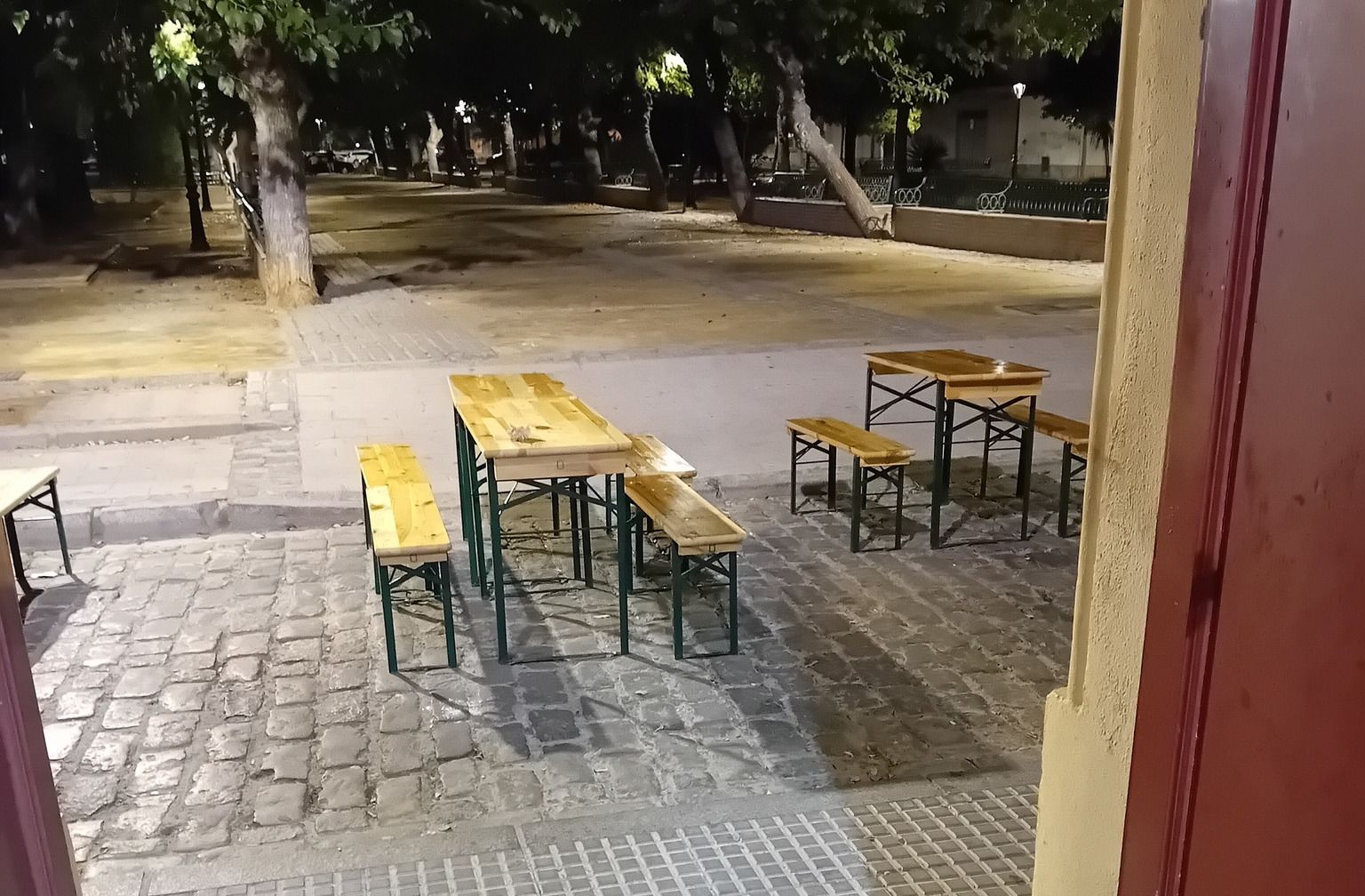 Hamburguesería Golden Grill Wild Wild Burger, en Puerto Real, donde ha tenido lugar el robo. Hamburguesería Golden Grill Wild Wild Burger, en Puerto Real, donde ha tenido lugar el robo.