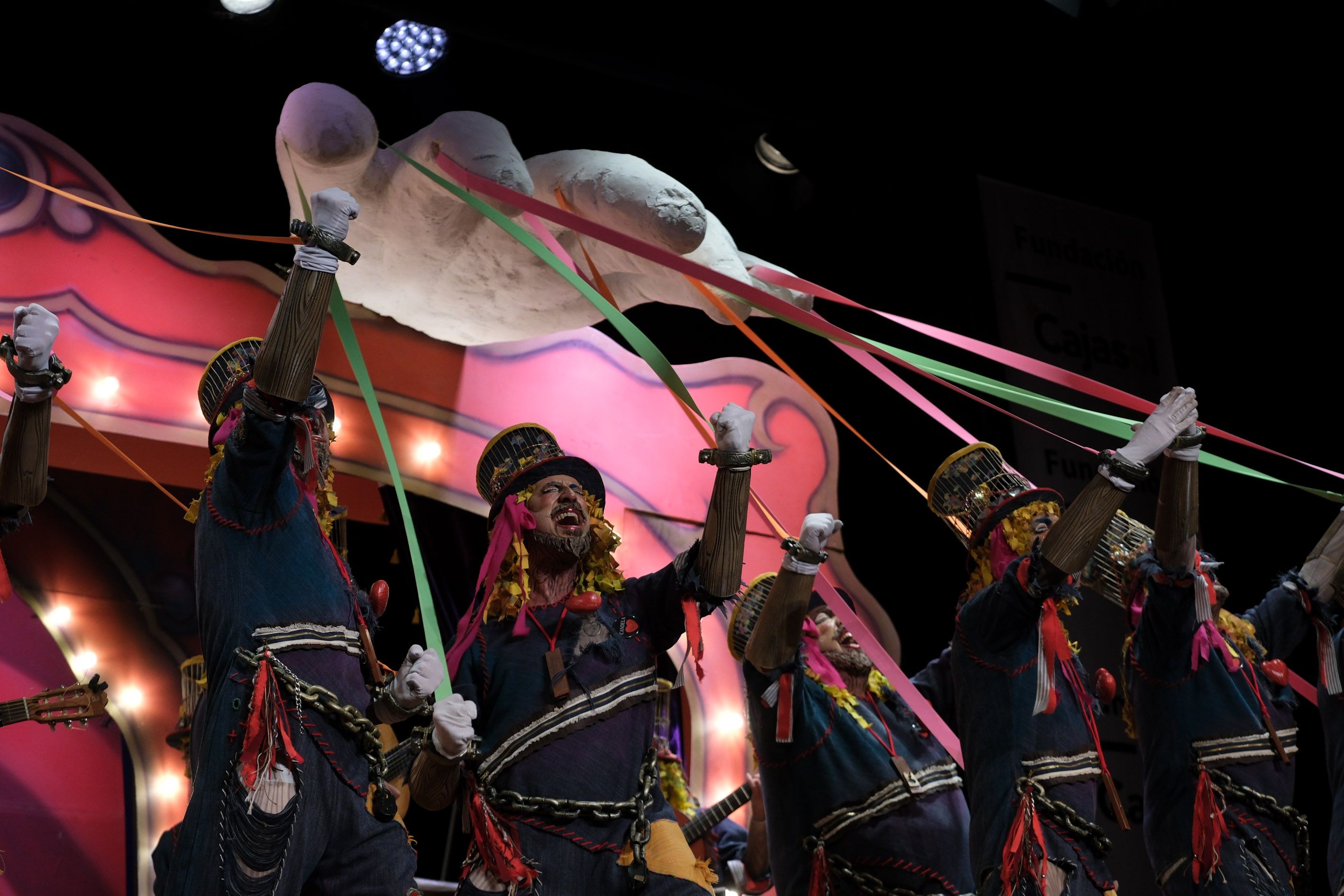 Una actuación en el COAC de la comparsa 'Los esclavos', el pasado febrero en el Falla.