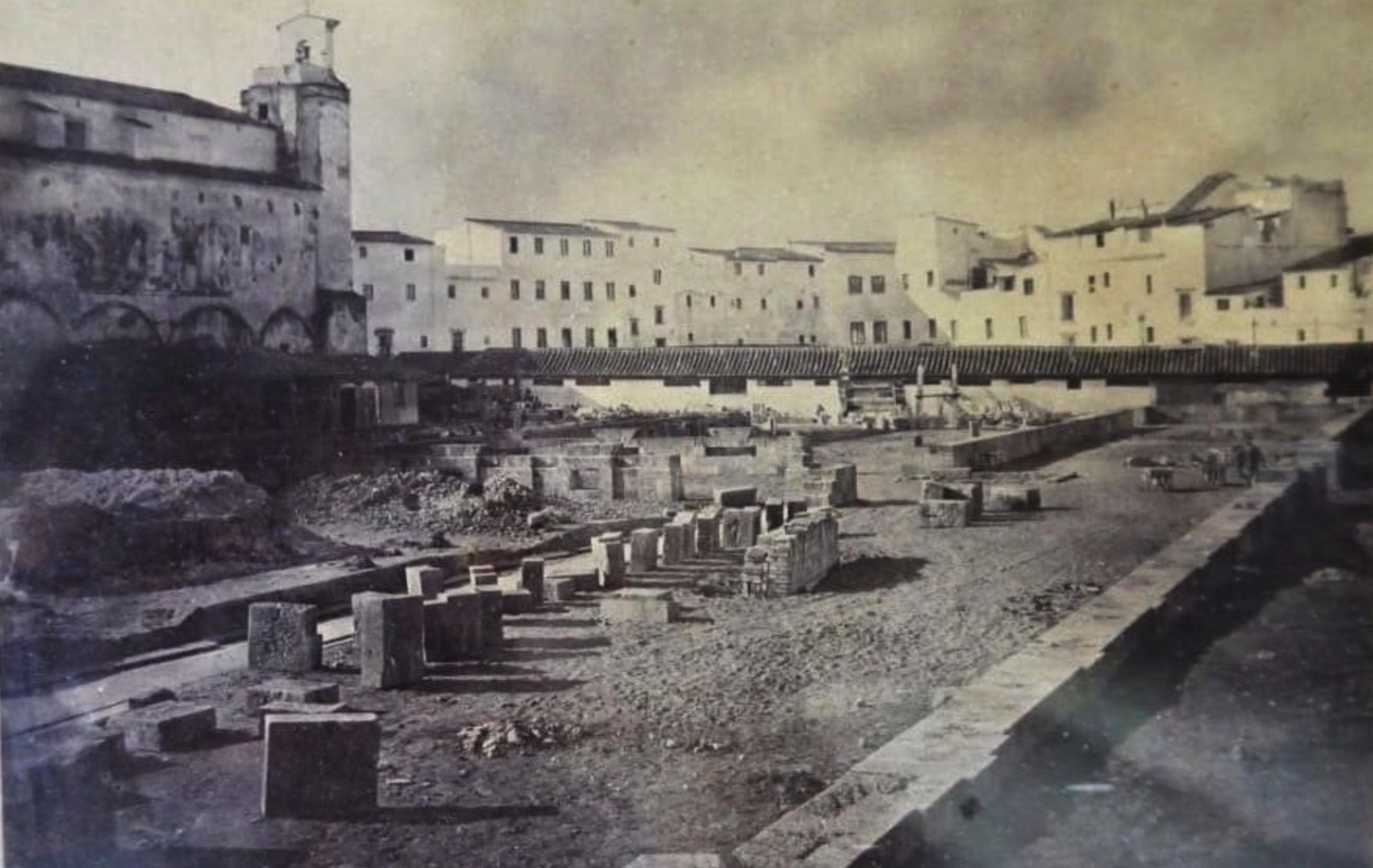 La construcción de la plaza de Abastos de Jerez el 20 de diciembre de 1880. El mercado fue proyectado en 1873 y no se terminó hasta 1885.