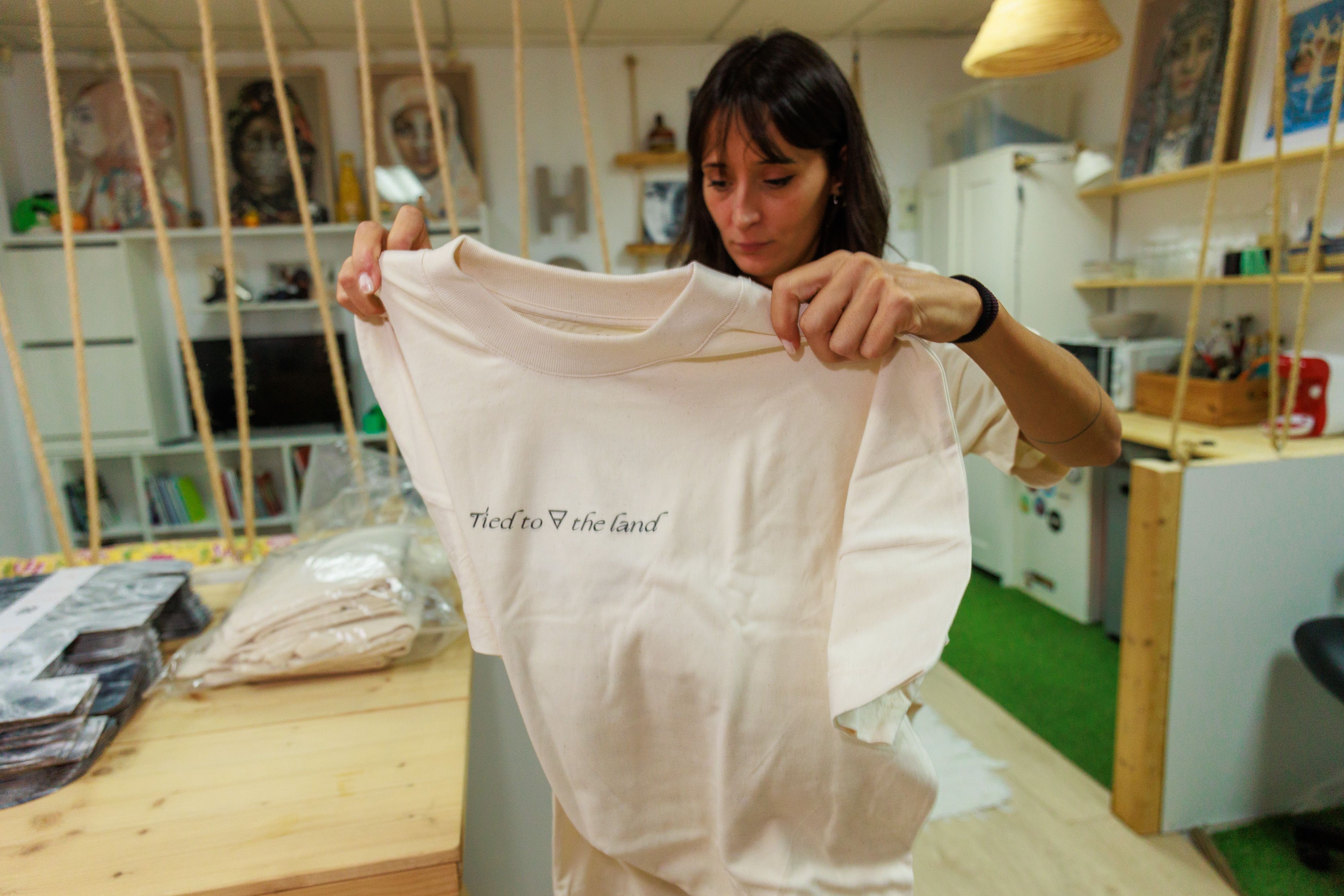 La zamorana enseña la primera camiseta de Villana.
