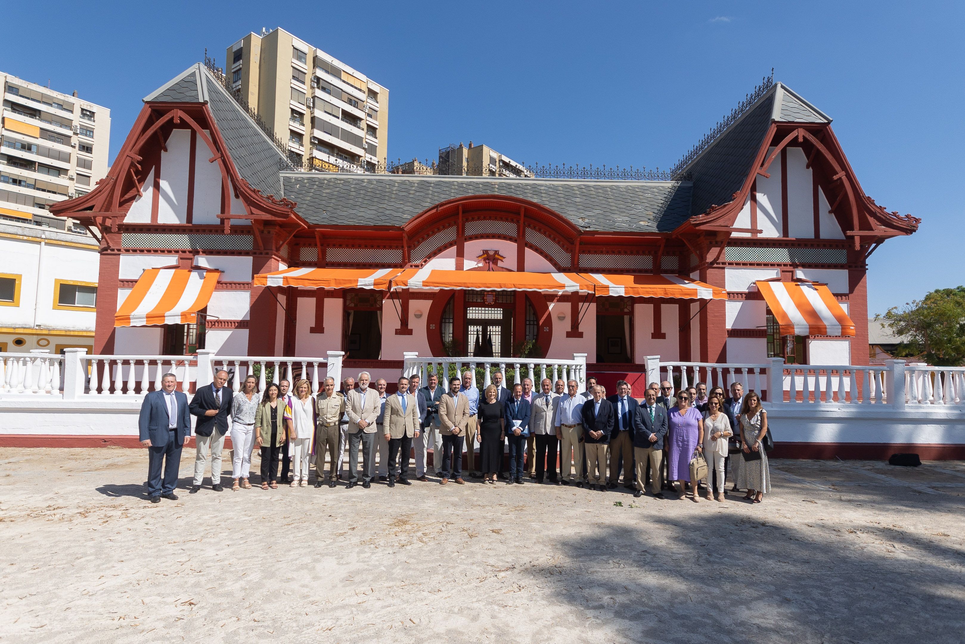 Los integrantes de la Mesa Institucional del Caballo posan antes de la constitución.