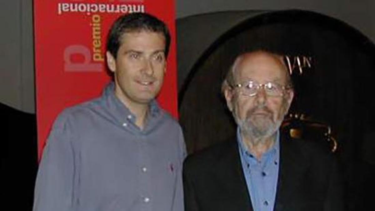 El poeta almeriense José Andújar, con José Manuel Caballero Bonald. 