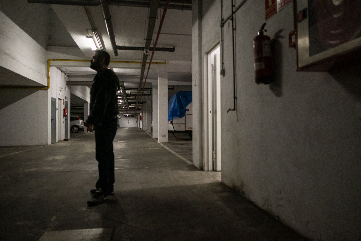 El espacio del garaje donde la moto del atraco pasó el fin de semana. FOTO: MANU GARCÍA