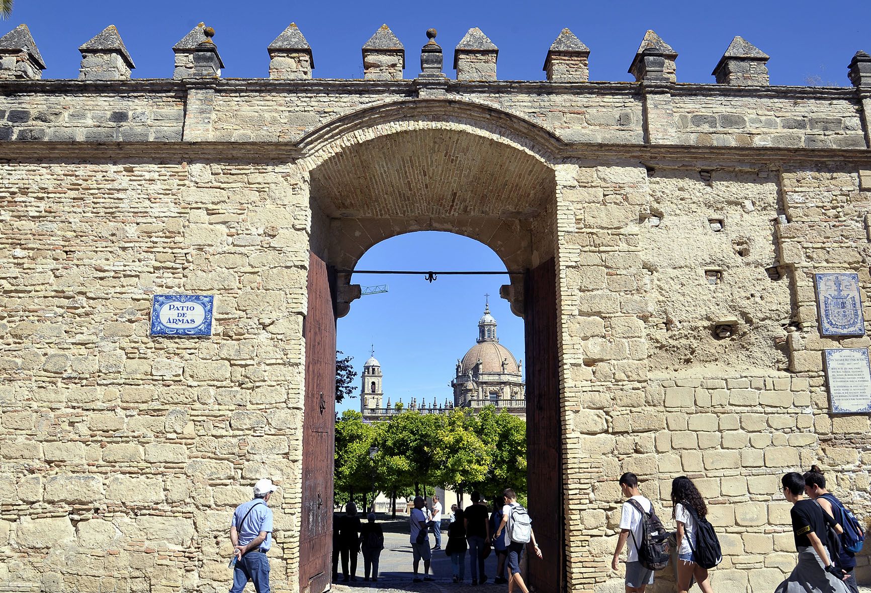 Alcázar de Jerez con visitantes, en una imagen de archivo.