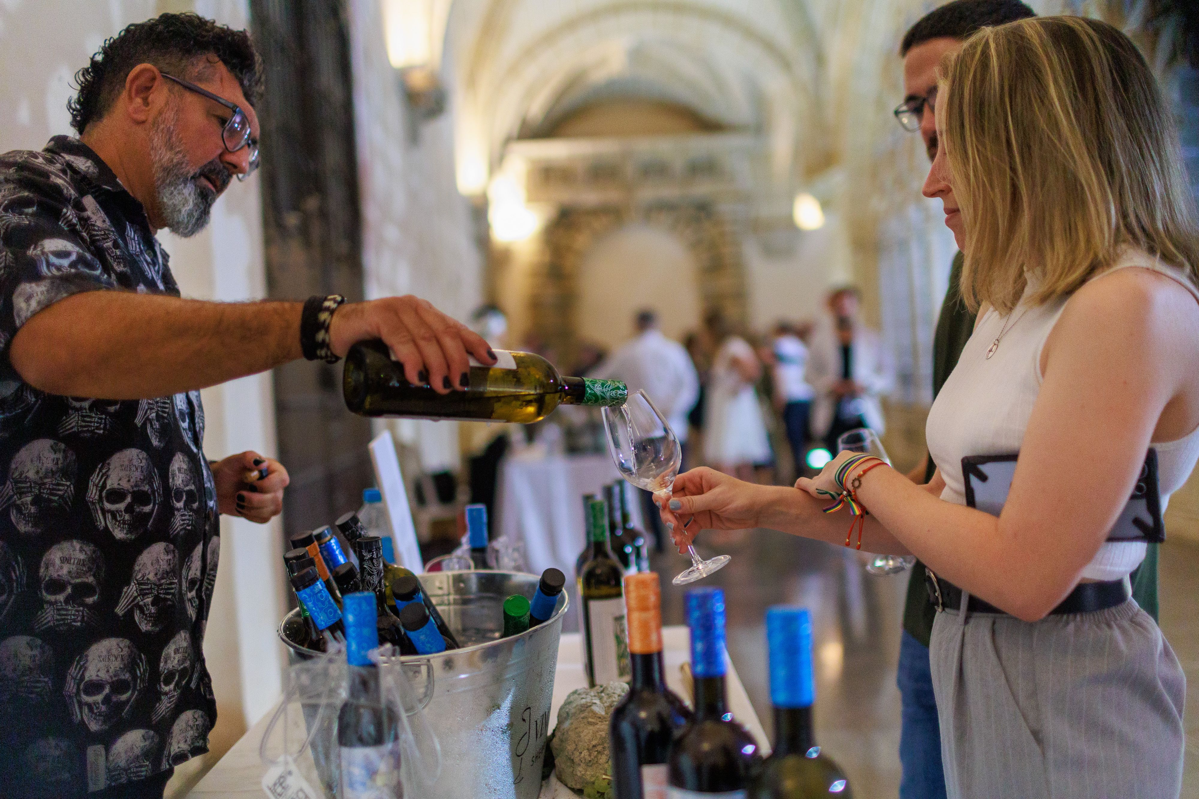 Imagen del desarrollo de la reciente actividad 'De copa en copa' en Los Claustros.