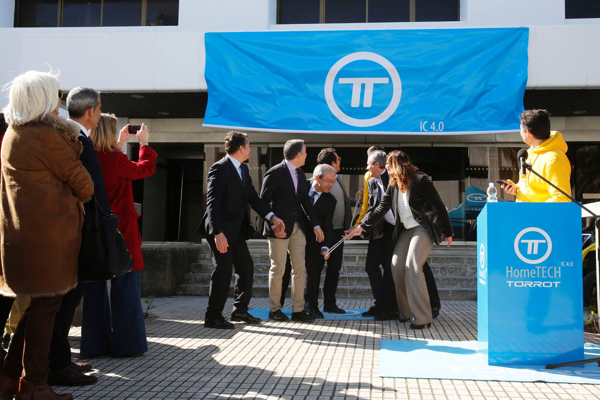 Un acto de Torrot en Cádiz, con representantes del Ayuntamiento, de la Junta de Andalucía y de Zona Franca.
