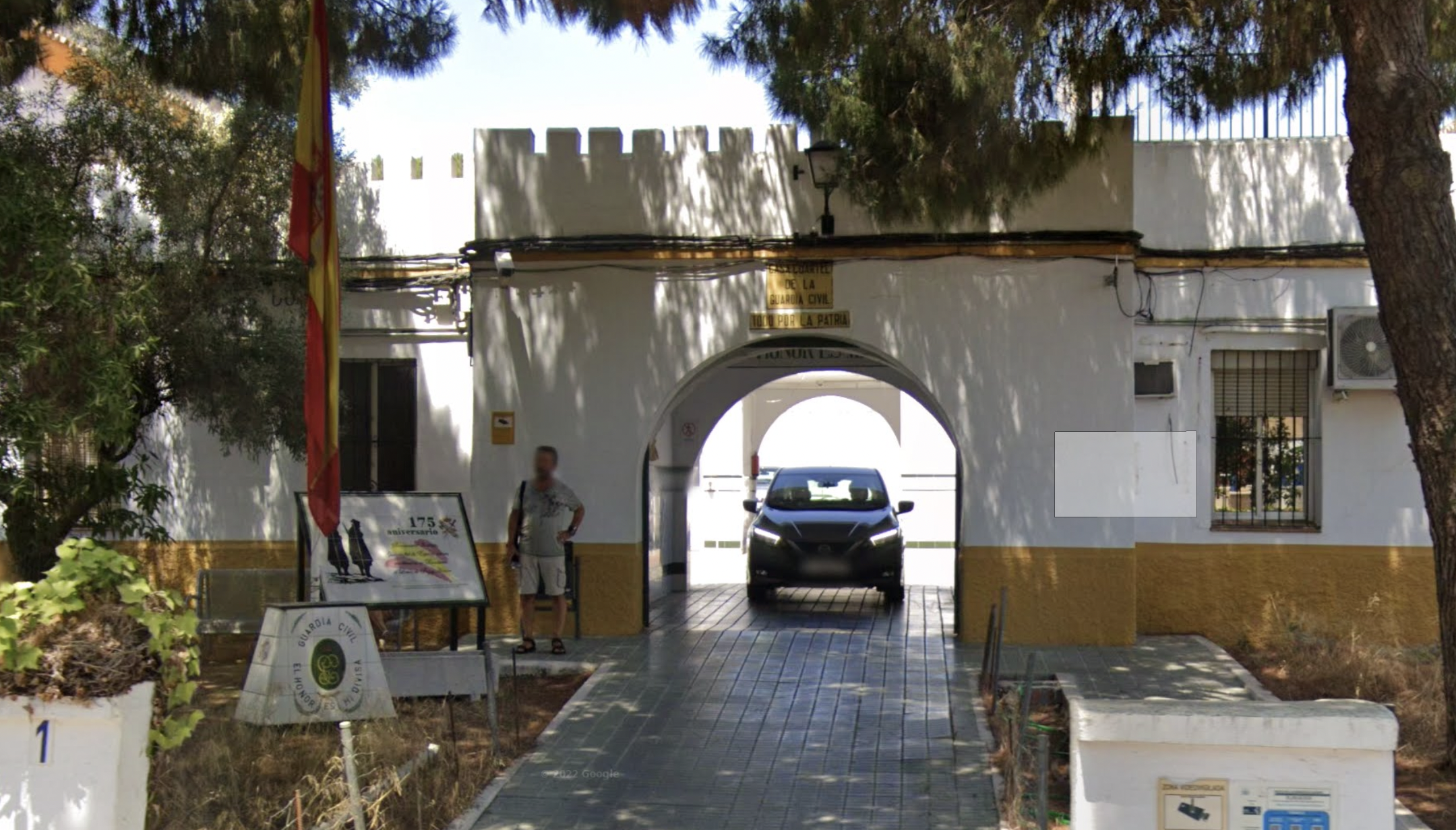 El cuartel de la Guardia Civil de Mairena del Aljarafe, donde se presentó el GPS que acabó con el empresario detenido.